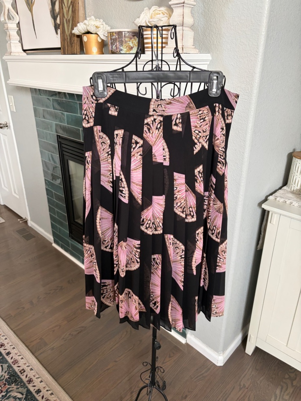 Ann Taylor Black Pleated Skirt with Pink Fan Detail